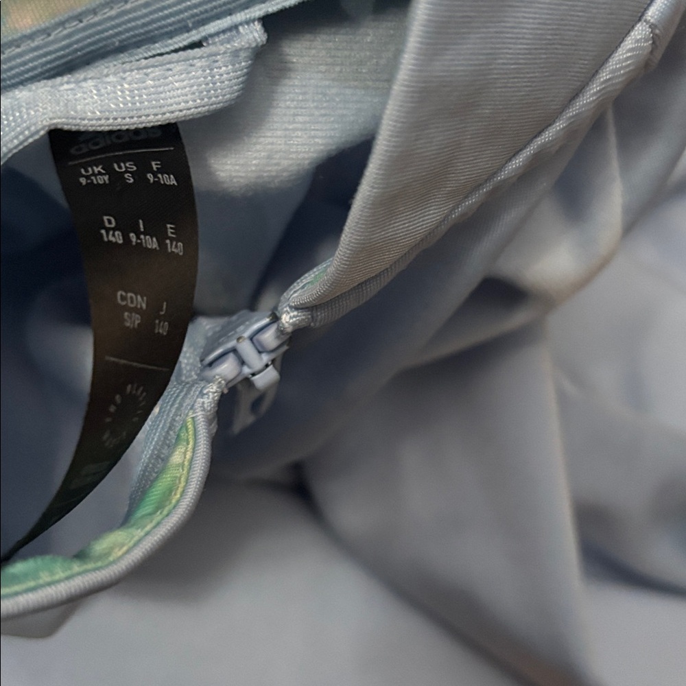 Adidas - Picture 7 of 7